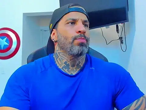 Snapshot of JoshRigby chatting on November 6, 9:52 pm JoshRigby online show from November 6, 9:52 pm