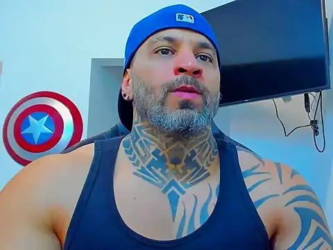 Snapshot of JoshRigby chatting on November 18, 8:01 pm JoshRigby online show from November 18, 8:01 pm