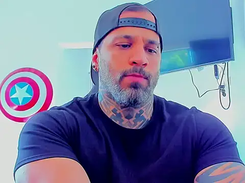 Snapshot of JoshRigby chatting on October 31, 7:43 pm JoshRigby online show from October 31, 7:43 pm