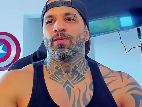 Snapshot of JoshRigby chatting on November 4, 8:12 pm JoshRigby online show from November 4, 8:12 pm