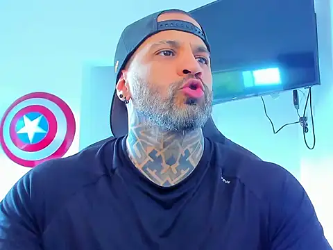 Snapshot of JoshRigby chatting on November 17, 8:02 pm JoshRigby online show from November 17, 8:02 pm