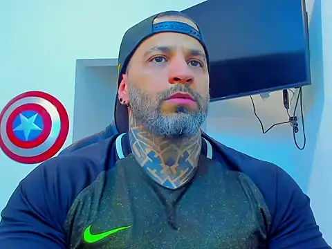 Snapshot of JoshRigby chatting on November 19, 7:36 pm JoshRigby online show from November 19, 7:36 pm