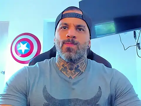 Snapshot of JoshRigby chatting on October 30, 7:33 pm JoshRigby online show from October 30, 7:33 pm