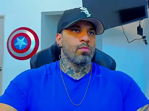 Snapshot of JoshRigby chatting on October 25, 8:20 pm JoshRigby online show from October 25, 8:20 pm