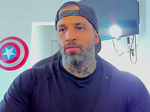 Snapshot of JoshRigby chatting on November 5, 9:40 pm JoshRigby online show from November 5, 9:40 pm