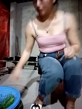 buddy-sexy online show from April 7, 11:45 am