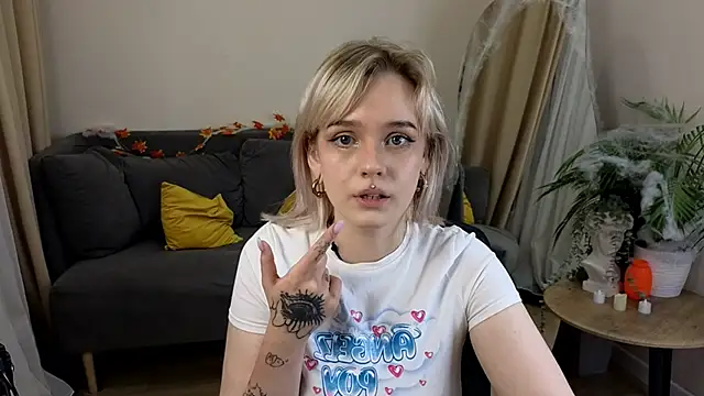 Snapshot of MayWins chatting on October 29, 9:25 pm MayWins online show from October 29, 9:25 pm