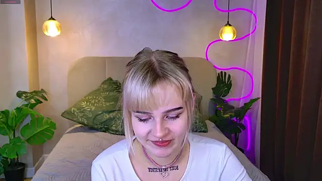 Snapshot of MayWins chatting on October 3, 9:05 pm MayWins online show from October 3, 9:05 pm