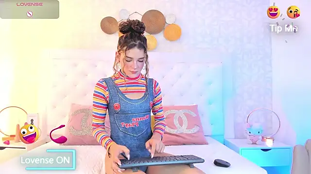 Snapshot of kendallspears_1 chatting on October 11, 3:40 am kendallspears 1 online show from October 11, 3:40 am