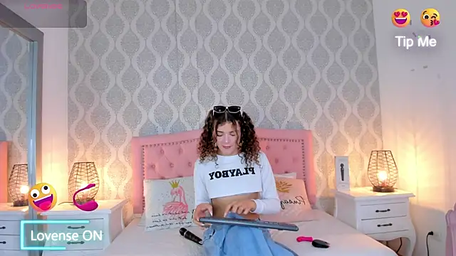 Snapshot of kendallspears_1 chatting on October 18, 3:41 am kendallspears 1 online show from October 18, 3:41 am