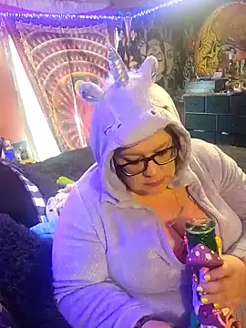 violentviolet68 online show from March 31, 7:05 pm