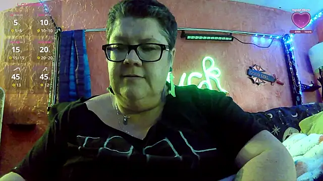 Snapshot of violentviolet68 chatting on June 10, 7:37 pm violentviolet68 online show from June 10, 7:37 pm