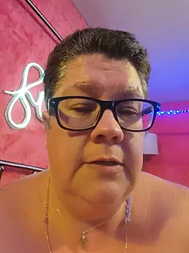 Snapshot of violentviolet68 chatting on June 11, 12:32 am violentviolet68 online show from June 11, 12:32 am