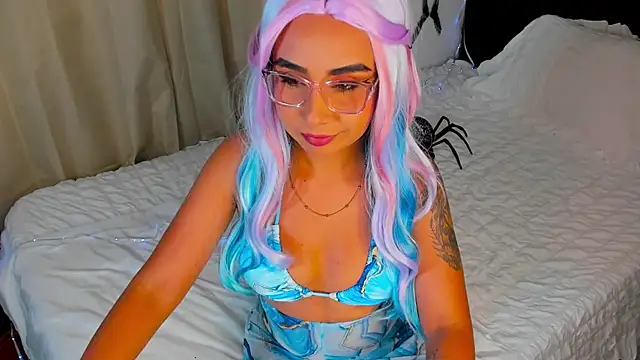 EmilyValk online show from October 17, 1:53 am