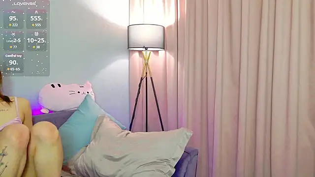 Curious Lily online show from November 16, 1:10 am