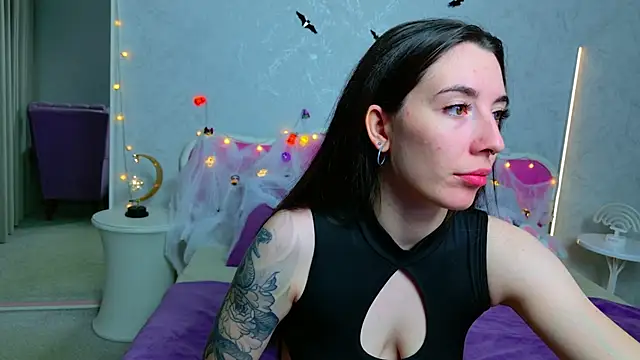 Curious Lily online show from October 28, 1:06 am