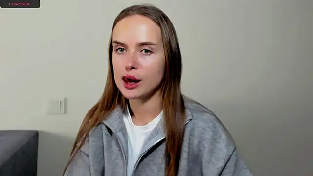 LilMary  online show from December 22, 9:31 am