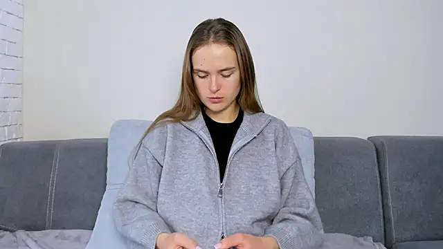 LilMary  online show from December 16, 8:51 am