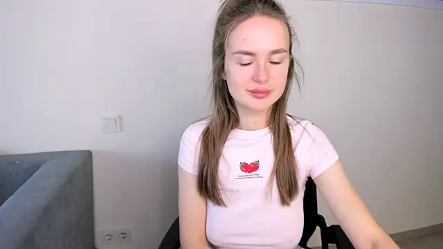 LilMary  online show from March 13, 7:13 am