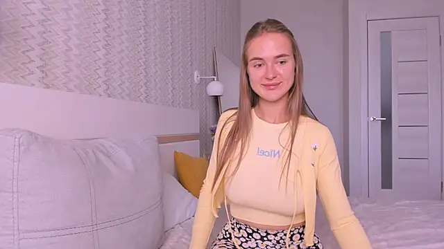 LilMary  online show from October 3, 6:15 am