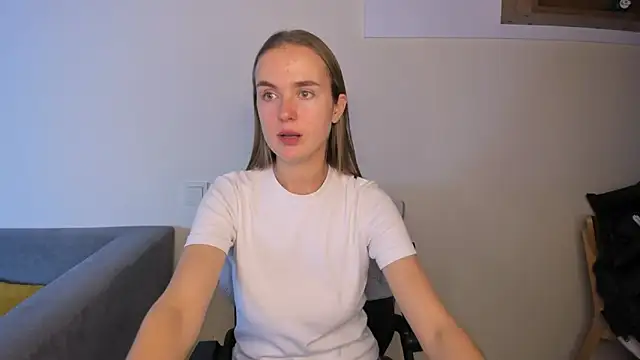 LilMary  online show from November 10, 1:38 pm