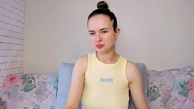 LilMary  online show from March 16, 7:45 am