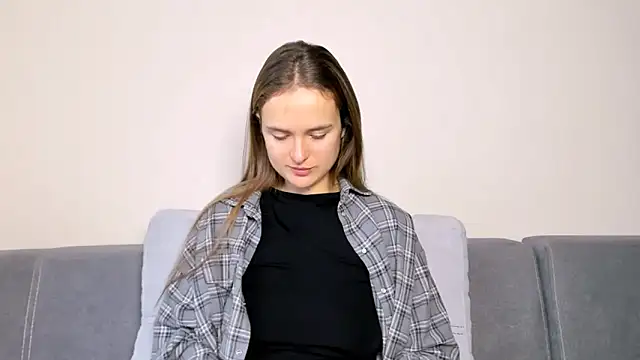 LilMary  online show from December 18, 7:13 am