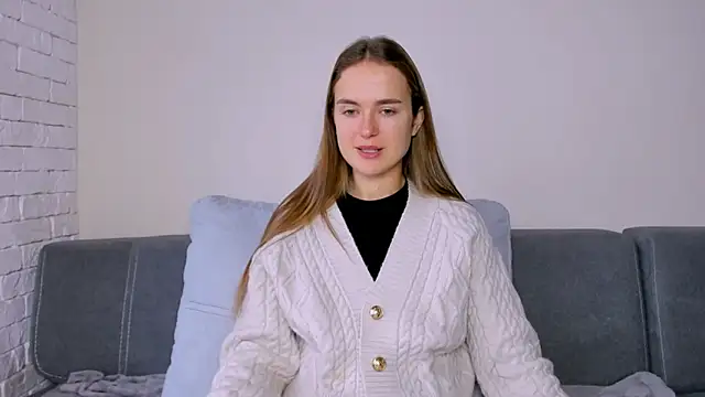 LilMary  online show from December 3, 7:19 am