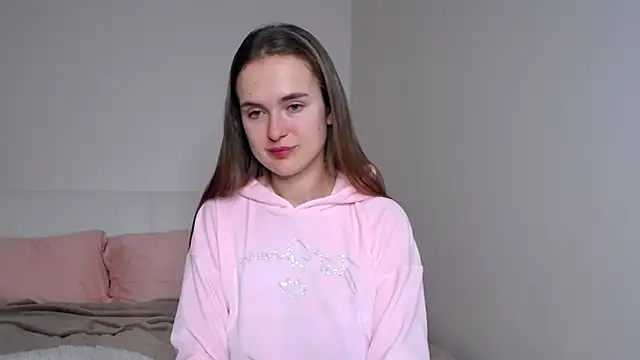 LilMary  online show from December 15, 8:25 pm