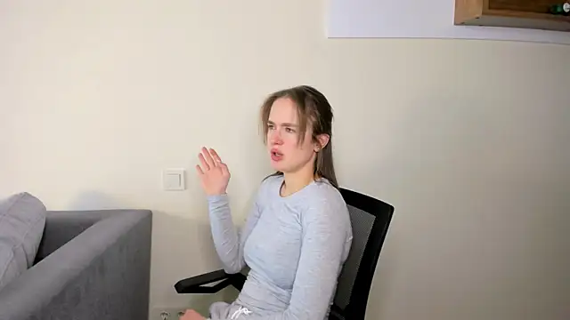 LilMary  online show from March 5, 7:27 am