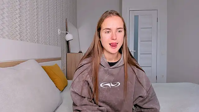 LilMary  online show from November 3, 7:57 am