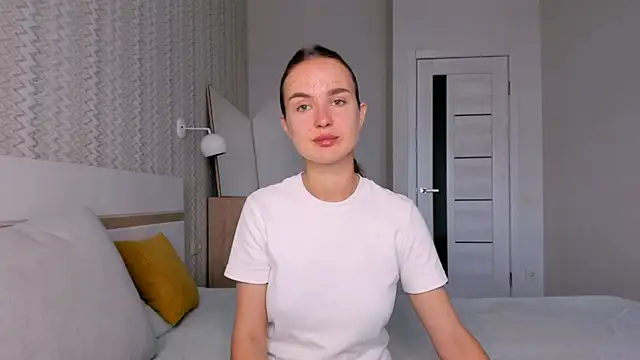 LilMary  online show from November 4, 6:39 am