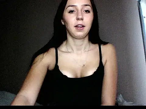 Snapshot of LuisaLive chatting on March 3, 8:43 am LuisaLive online show from March 3, 8:43 am