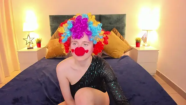 Snapshot of CamillaDreamer chatting on October 3, 3:57 pm CamillaDreamer online show from October 3, 3:57 pm