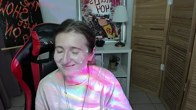 Snapshot of CamillaDreamer chatting on July 7, 4:32 pm CamillaDreamer online show from July 7, 4:32 pm