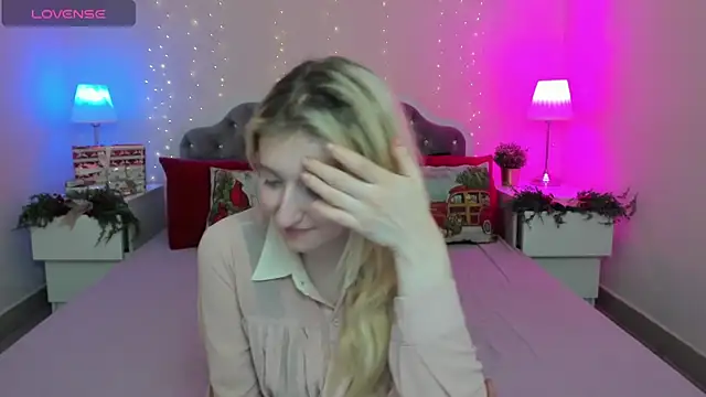 CamillaDreamer online show from December 5, 8:17 pm