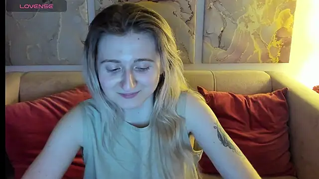 CamillaDreamer online show from April 19, 4:30 pm