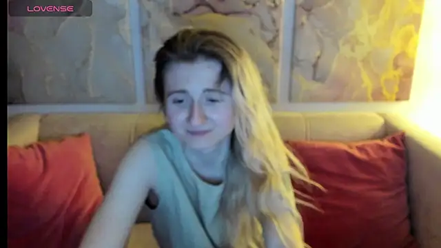 CamillaDreamer online show from April 19, 6:10 pm