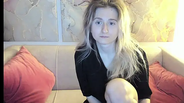 CamillaDreamer online show from April 22, 11:11 pm