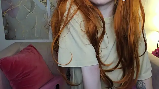 Snapshot of CamillaDreamer chatting on June 8, 12:38 pm CamillaDreamer online show from June 8, 12:38 pm