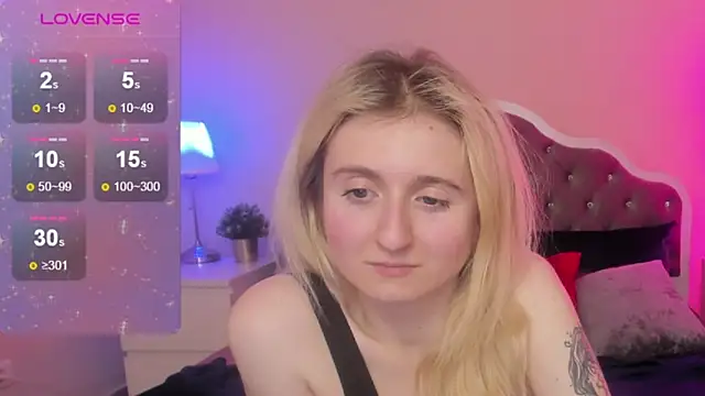 Snapshot of CamillaDreamer chatting on November 25, 2:39 pm CamillaDreamer online show from November 25, 2:39 pm