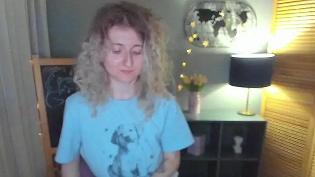 CamillaDreamer online show from May 9, 4:27 am