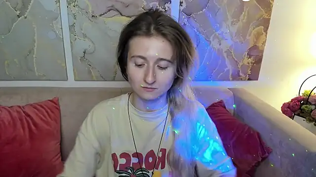 Snapshot of CamillaDreamer chatting on July 16, 5:10 pm CamillaDreamer online show from July 16, 5:10 pm