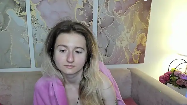 Snapshot of CamillaDreamer chatting on July 15, 11:34 pm CamillaDreamer online show from July 15, 11:34 pm