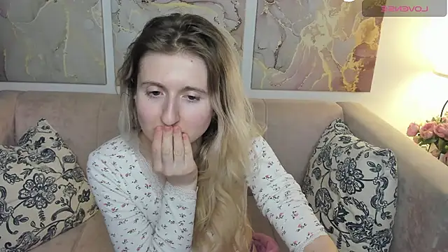 CamillaDreamer online show from May 16, 12:09 am