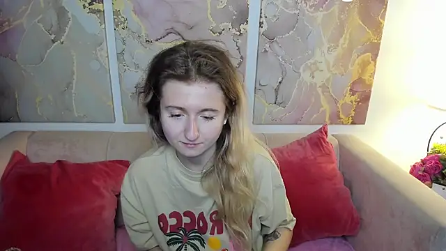 Snapshot of CamillaDreamer chatting on June 7, 7:30 pm CamillaDreamer online show from June 7, 7:30 pm