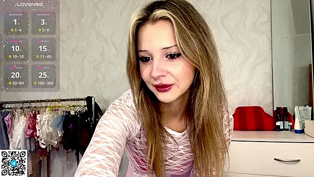 Snapshot of LindyEckland chatting on October 10, 12:28 pm LindyEckland online show from October 10, 12:28 pm