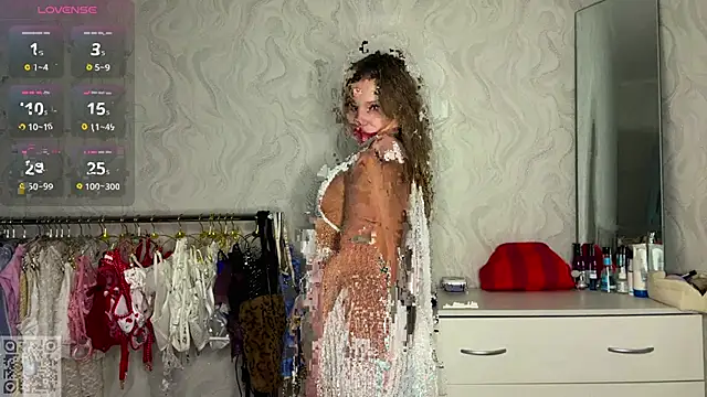 Snapshot of LindyEckland chatting on November 4, 12:20 pm LindyEckland online show from November 4, 12:20 pm