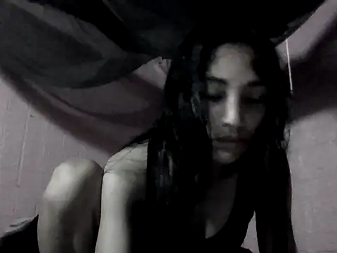 Snapshot of July_sexy69 chatting on May 21, 1:47 am July sexy69 online show from May 21, 1:47 am