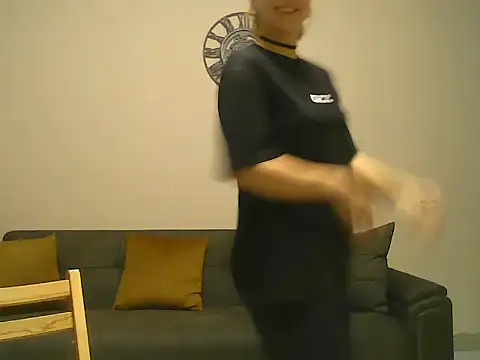 Snapshot of Sweet00Fox chatting on November 2, 5:29 pm Sweet00Fox online show from November 2, 5:29 pm